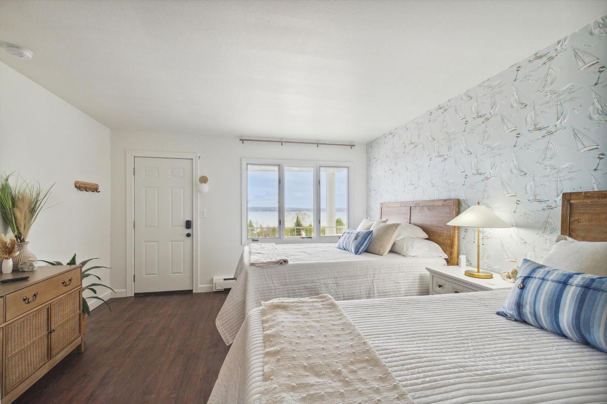 페토스키 Self Check-In Lake Views Workspace 2 Queen Beds 빌라 외부 사진
